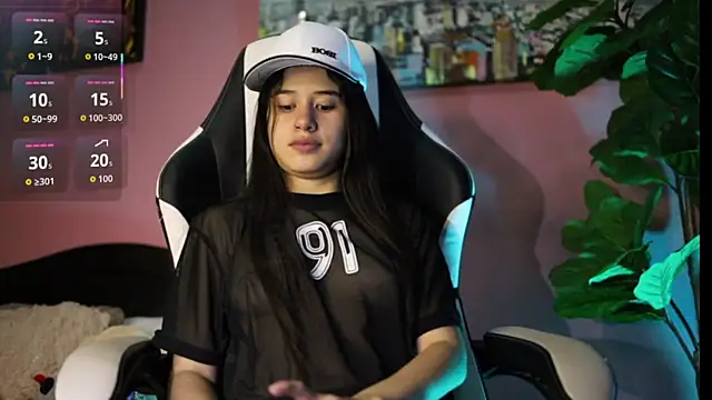 Danaa Rouse online show from December 14, 8:13 pm