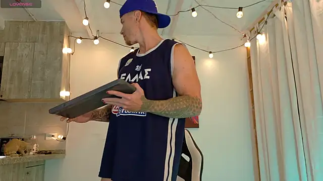 Ryannblue07 online show from November 6, 1:17 am