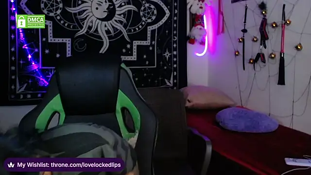 lovelockedlips online show from December 17, 1:55 am