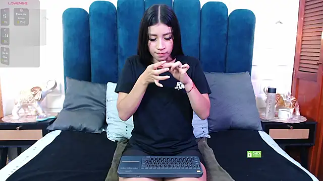 Snapshot of Lili_Opal chatting on October 16, 12:06 pm Lili Opal online show from October 16, 12:06 pm