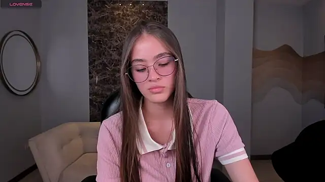 Snapshot of MaiaCollins chatting on October 4, 5:22 pm MaiaCollins online show from October 4, 5:22 pm