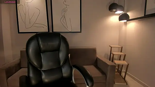 Snapshot of MaiaCollins chatting on October 9, 6:28 pm MaiaCollins online show from October 9, 6:28 pm