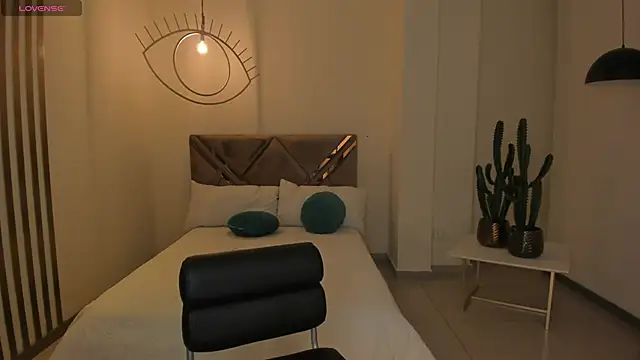 Snapshot of MaiaCollins chatting on October 19, 4:40 pm MaiaCollins online show from October 19, 4:40 pm