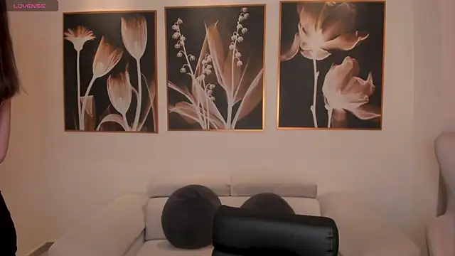 Snapshot of MaiaCollins chatting on November 3, 11:44 am MaiaCollins online show from November 3, 11:44 am