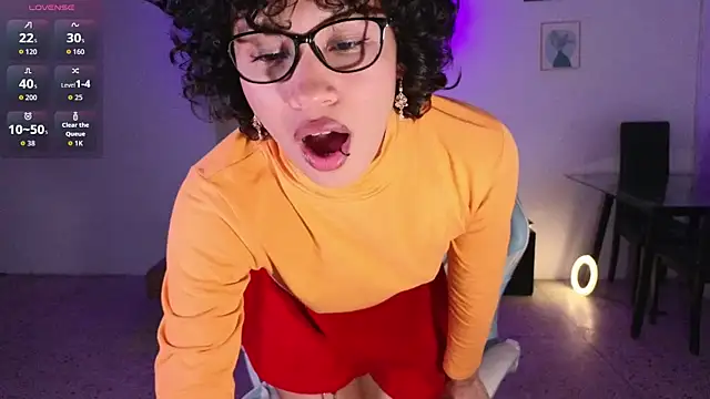 eleselas online show from October 31, 11:50 pm