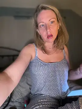 LittleMsMILF online show from March 19, 12:47 am