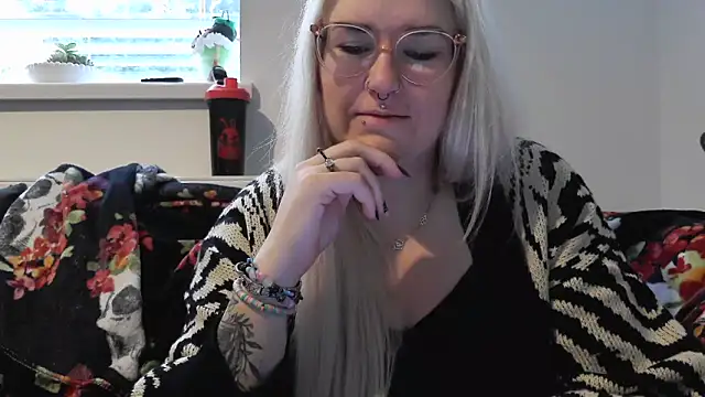 Sizzling Indie36 online show from October 7, 8:11 am