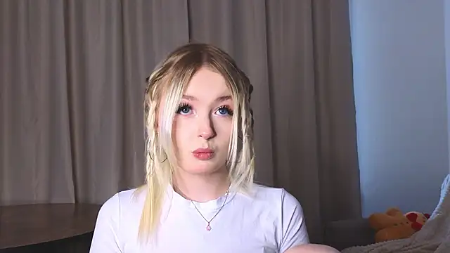 minigirl online show from February 4, 5:02 am