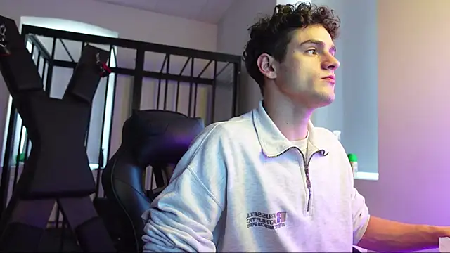 Snapshot of Brad_Holloway chatting on October 19, 12:39 pm Brad Holloway online show from October 19, 12:39 pm