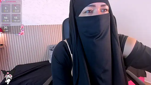 Snapshot of Layla_arabelle chatting on May 3, 9:10 pm Layla arabelle online show from May 3, 9:10 pm