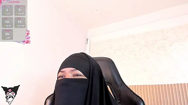 Snapshot of Layla_arabelle chatting on June 2, 8:11 pm Layla arabelle online show from June 2, 8:11 pm