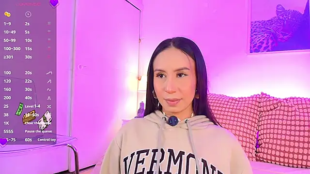 Valen ross  online show from February 8, 9:40 pm