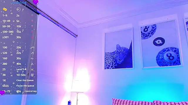 Snapshot of Valen_ross_ chatting on April 20, 9:38 pm Valen ross online show from April 20, 9:38 pm