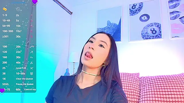 Snapshot of Valen_ross_ chatting on April 22, 9:38 pm Valen ross online show from April 22, 9:38 pm
