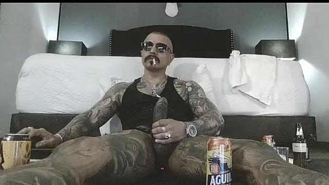 danilog515 online show from October 8, 6:22 am