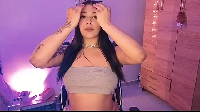 KatianPierce online show from May 18, 6:58 pm