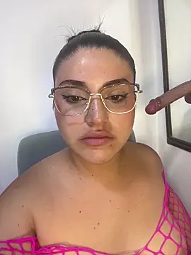 Snapshot of pareja_curiosa19 chatting on May 3, 1:33 am pareja curiosa19 online show from May 3, 1:33 am