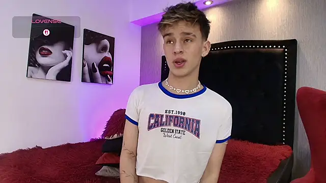 Snapshot of LiamWildx20 chatting on November 21, 5:06 am LiamWildx20 online show from November 21, 5:06 am