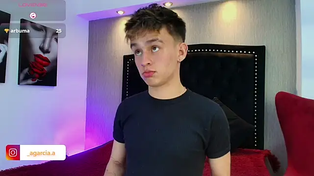 Snapshot of LiamWildx20 chatting on November 30, 3:43 am LiamWildx20 online show from November 30, 3:43 am