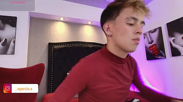 Snapshot of LiamWildx20 chatting on December 17, 4:40 am LiamWildx20 online show from December 17, 4:40 am