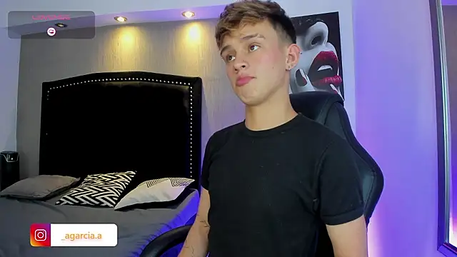 LiamWildx20 online show from March 28, 4:56 am