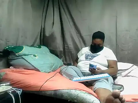 Snapshot of Berrylick chatting on April 14, 7:58 am Berrylick online show from April 14, 7:58 am