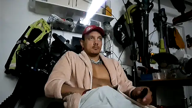 Snapshot of TAIZ69WORLD chatting on September 15, 2:17 pm TAIZ69WORLD online show from September 15, 2:17 pm