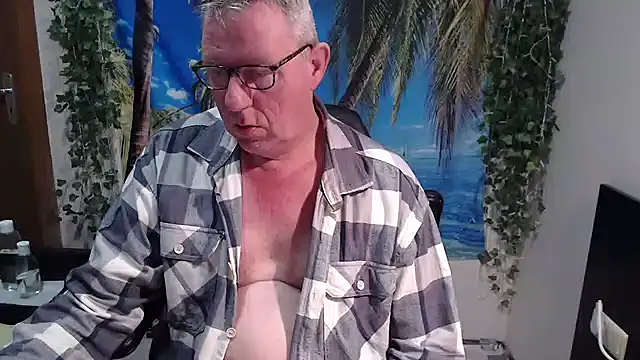 Snapshot of JamesBauer chatting on November 30, 4:49 am JamesBauer online show from November 30, 4:49 am