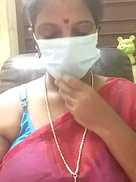 Snapshot of poojaa-rani chatting on October 18, 5:03 pm poojaa-rani online show from October 18, 5:03 pm