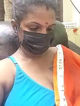 Snapshot of poojaa-rani chatting on November 2, 5:48 pm poojaa-rani online show from November 2, 5:48 pm