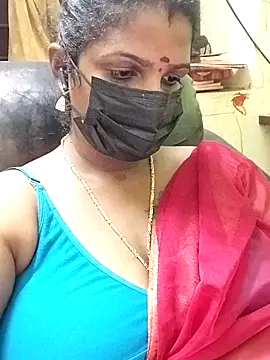 Snapshot of poojaa-rani chatting on November 13, 5:45 pm poojaa-rani online show from November 13, 5:45 pm