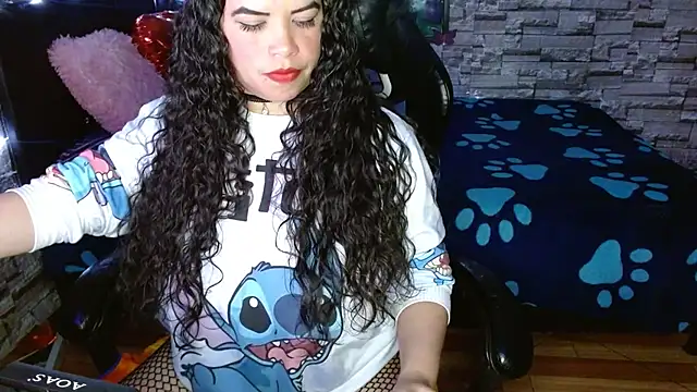 Snapshot of jhulia_hill chatting on September 18, 7:05 pm jhulia hill online show from September 18, 7:05 pm