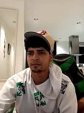 Snapshot of 317894 chatting on January 16, 1:20 am 317894 online show from January 16, 1:20 am