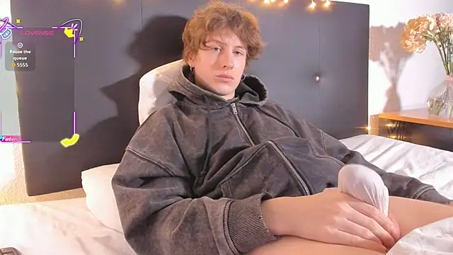 RobFavorite1 online show from January 8, 8:55 pm