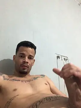 Snapshot of HenriquePhn chatting on March 12, 8:26 pm HenriquePhn online show from March 12, 8:26 pm