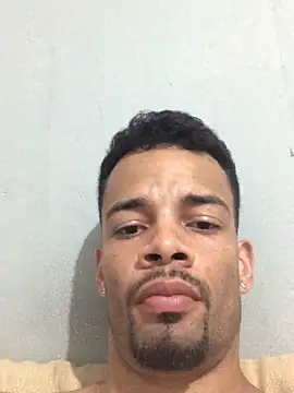 Snapshot of HenriquePhn chatting on March 19, 8:13 pm HenriquePhn online show from March 19, 8:13 pm