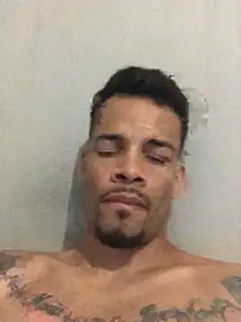 Snapshot of HenriquePhn chatting on March 22, 3:32 am HenriquePhn online show from March 22, 3:32 am