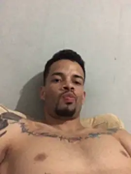 Snapshot of HenriquePhn chatting on March 22, 7:17 pm HenriquePhn online show from March 22, 7:17 pm