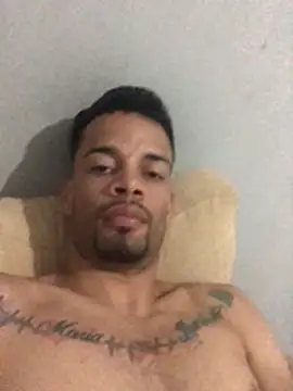 Snapshot of HenriquePhn chatting on March 27, 8:41 pm HenriquePhn online show from March 27, 8:41 pm