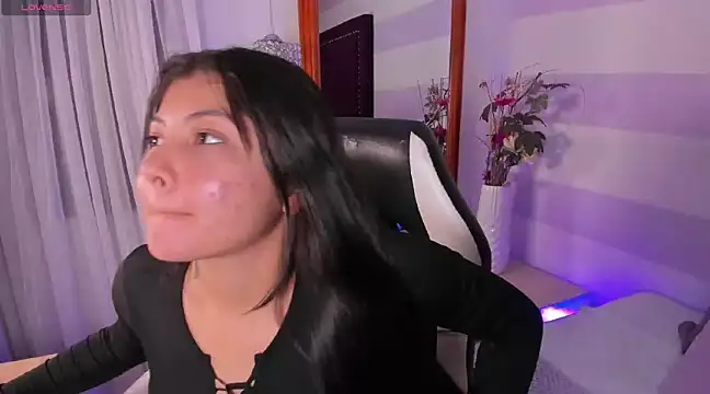 Snapshot of abby_roux chatting on March 21, 3:22 am abby roux online show from March 21, 3:22 am