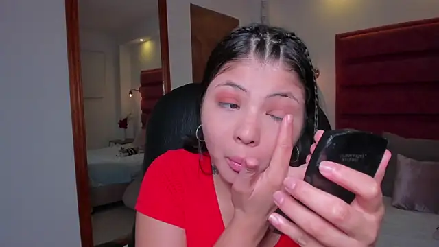 Snapshot of abby_roux chatting on October 25, 3:25 am abby roux online show from October 25, 3:25 am