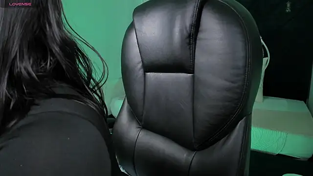 Snapshot of abby_roux chatting on October 31, 3:07 am abby roux online show from October 31, 3:07 am