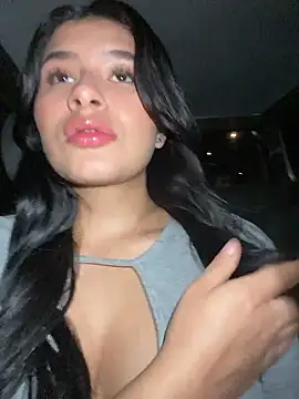 Snapshot of andrea_gomes_ chatting on January 9, 8:39 am andrea gomes online show from January 9, 8:39 am