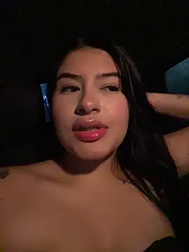 Snapshot of andrea_gomes_ chatting on April 5, 11:57 pm andrea gomes online show from April 5, 11:57 pm