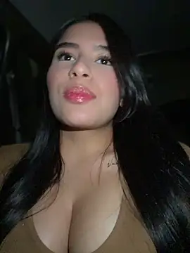 Snapshot of andrea_gomes_ chatting on April 9, 7:03 am andrea gomes online show from April 9, 7:03 am