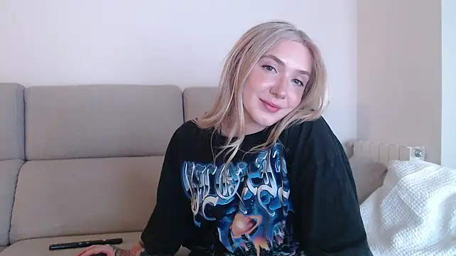 Snapshot of tattoobbgirl chatting on September 27, 5:07 pm tattoobbgirl online show from September 27, 5:07 pm