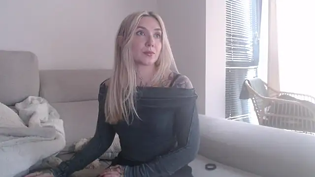 Snapshot of tattoobbgirl chatting on November 14, 2:16 pm tattoobbgirl online show from November 14, 2:16 pm