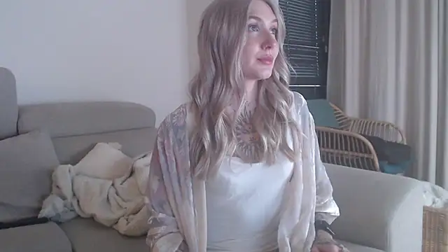 Snapshot of tattoobbgirl chatting on November 25, 4:40 pm tattoobbgirl online show from November 25, 4:40 pm