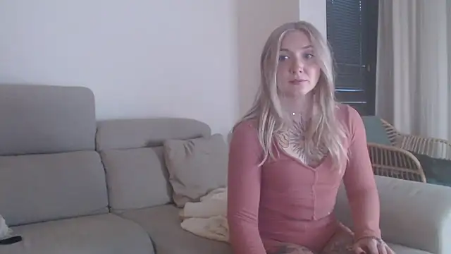 Snapshot of tattoobbgirl chatting on December 1, 4:45 pm tattoobbgirl online show from December 1, 4:45 pm