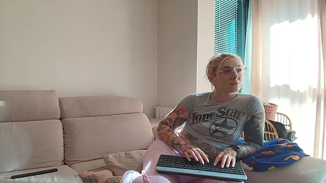 tattoobbgirl online show from June 12, 3:55 pm
